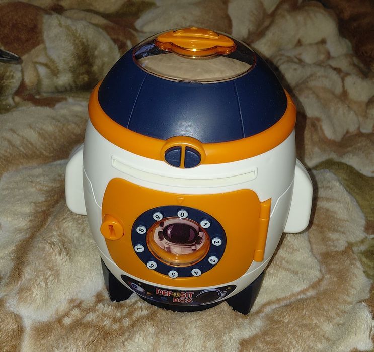 Копілка з ключем і кодом