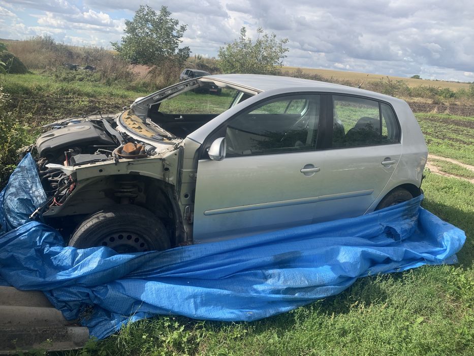 Продам запчасті на гольф 5 2005рік