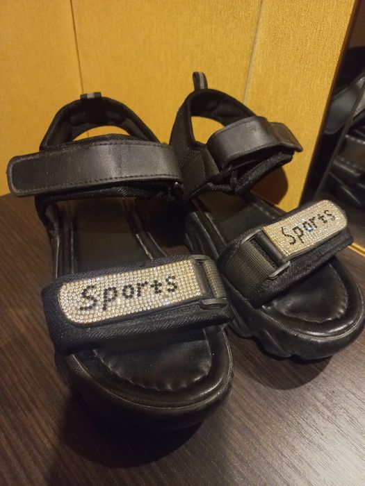 Отдам женскую обувь