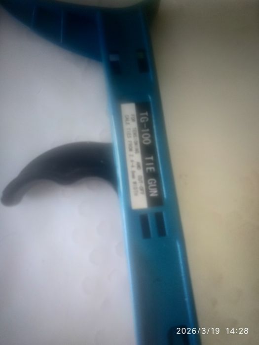 Пистолет для кабельных стяжек..