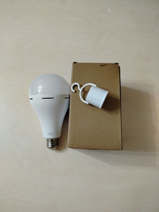 Аварійна LED лампа 15W E27 з акумулятором + патрон з вимикачем.