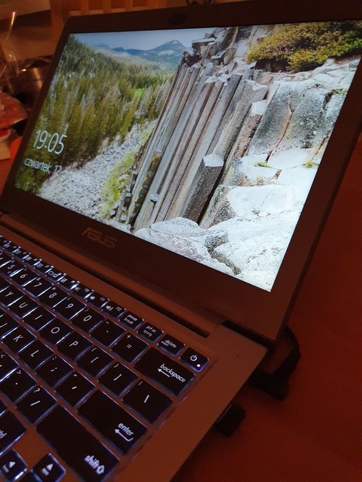 Ultrabook Asus UX303L i5,GeForce,8GB,ssd256GB