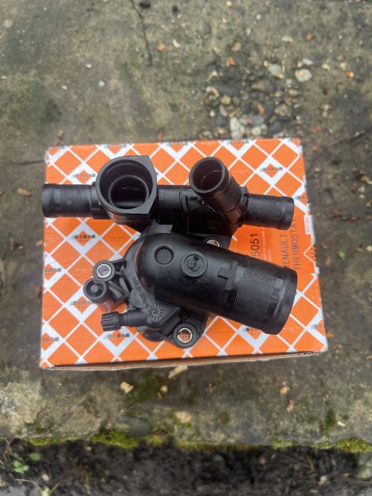 Продам термостат Рено Трафік Renault  2.0