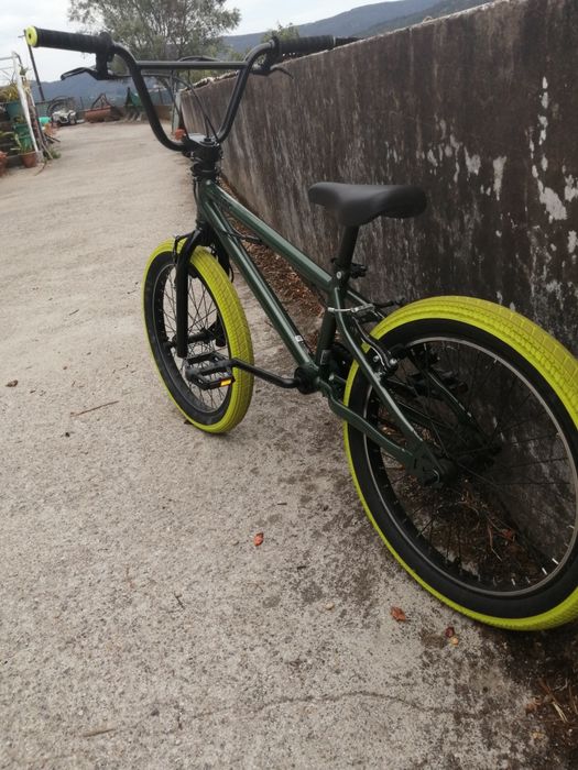 Bicicleta BMX B'TWIN WIPE 500