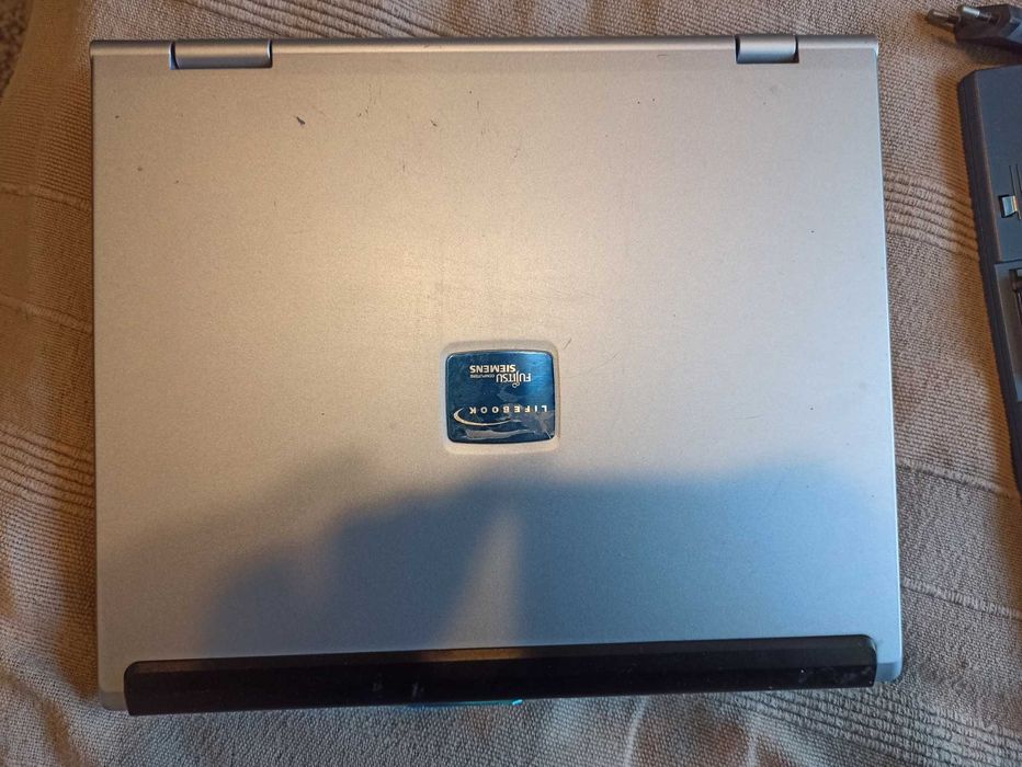 Ноутбук Fujitsu Lifebook C1110 з док-станцією