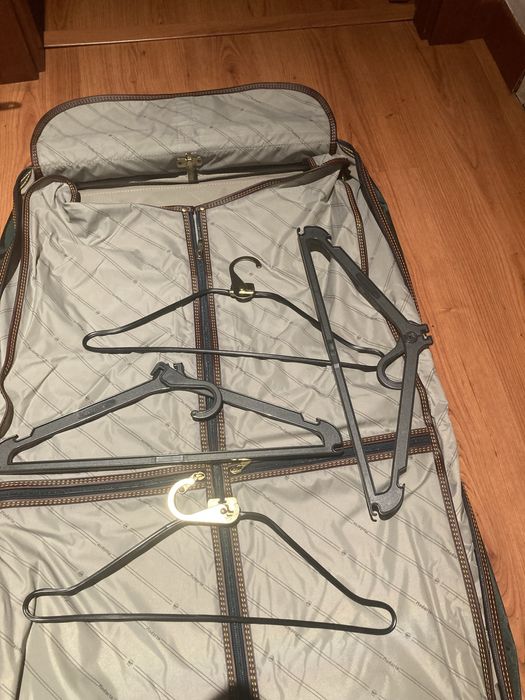 Porta fatos marca Modarte ( novo)