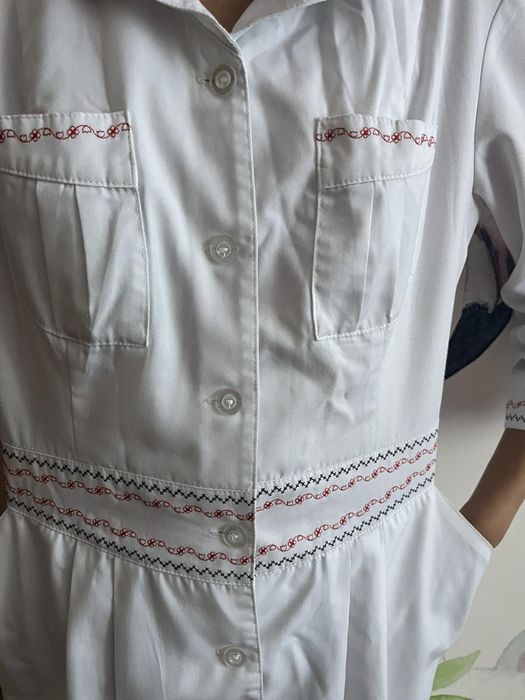 Медичний халат вишитий вишиванка