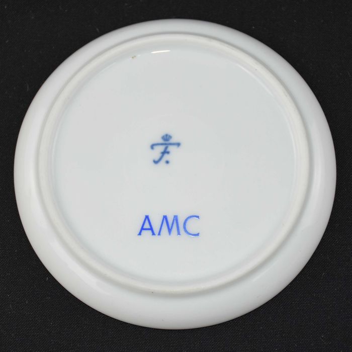 Conjunto 3 pequenos pratos porcelana Europeia, desenhos carros antigos