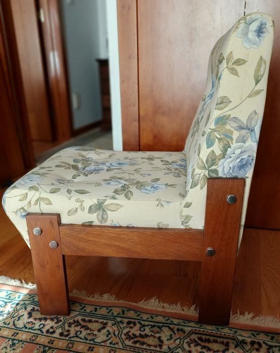 Sofá individual em tecido