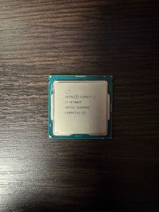 Продам Intel i7 9700KF