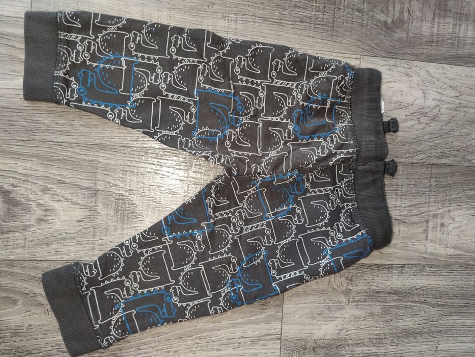 Spodnie dresowe chłopięce rozm. 74