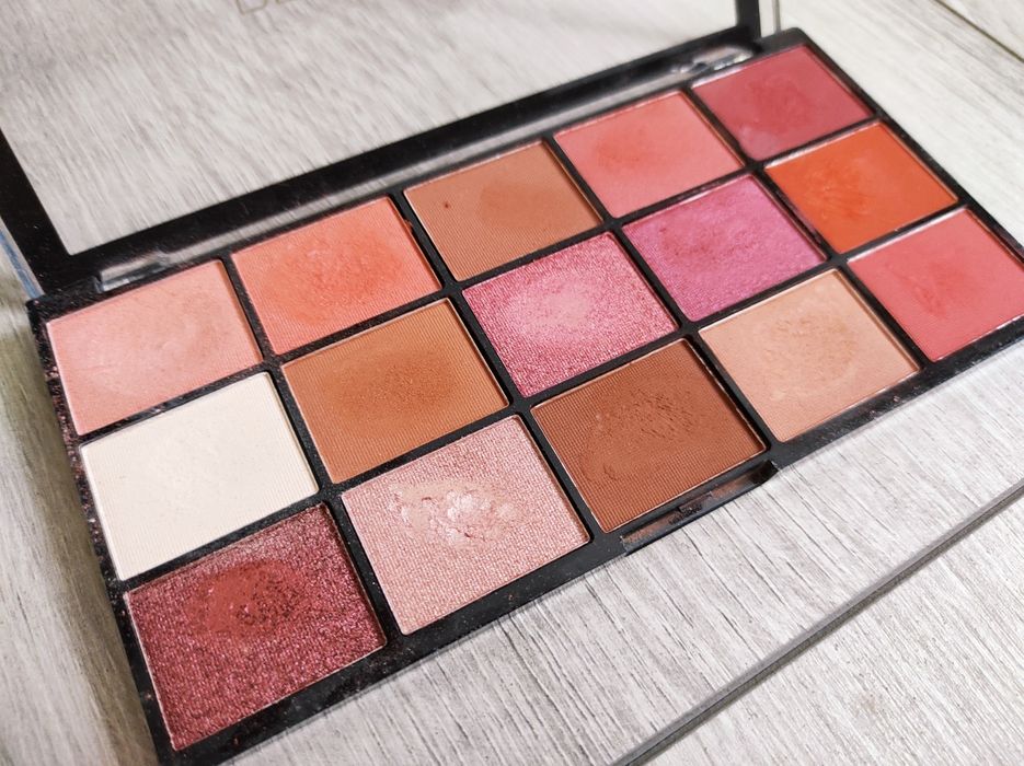 Paleta  15 cieni do powiek Makeup Revolution Re-loaded Newtrals 2