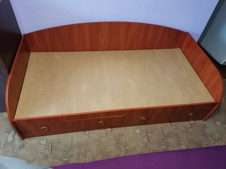 Продам кровать с матрасом