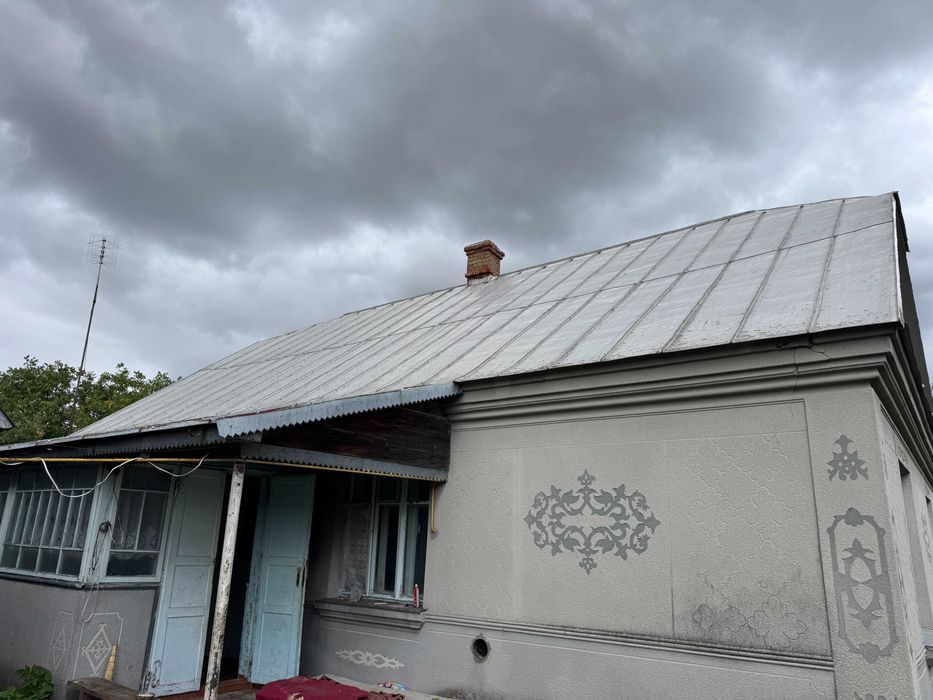 Продається просторий будинок с. Комарівка (Дубенський р-н.) - 50 соток приватизованої землі!!!