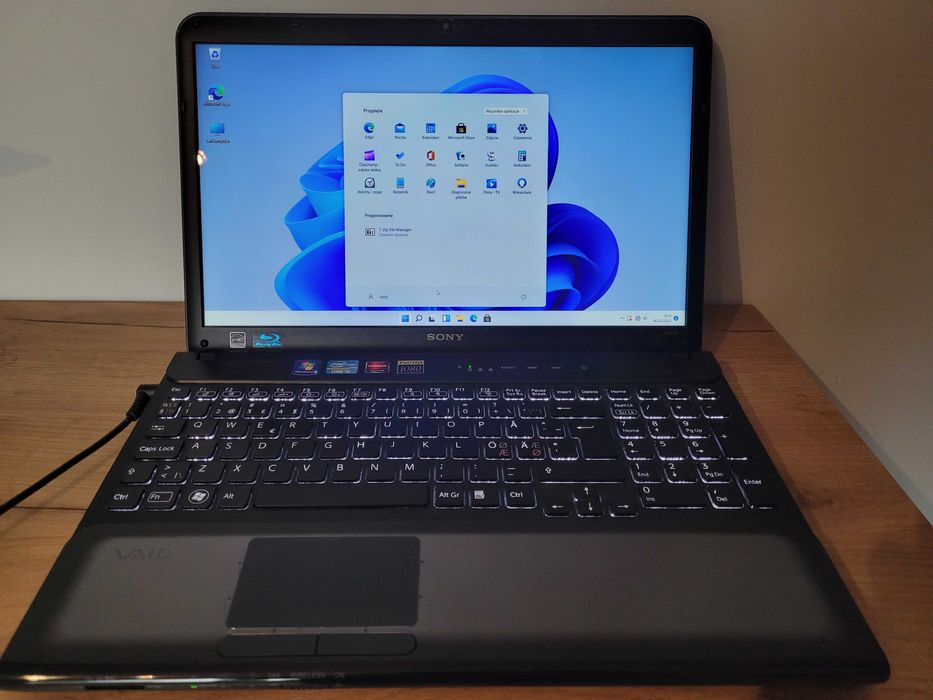 Laptop   SONY   VAIO , podświetlana klawiatura , Win 11