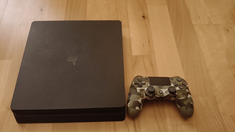 Konsola PS4+ pad