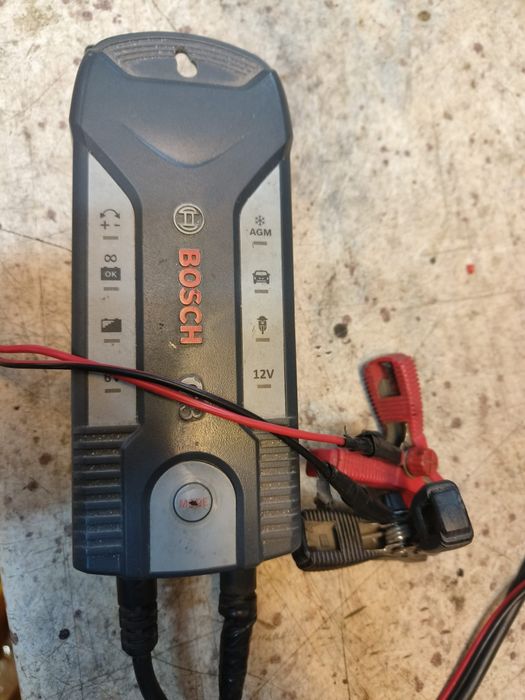Ładowarka automatyczna Bosch C3 prostownik