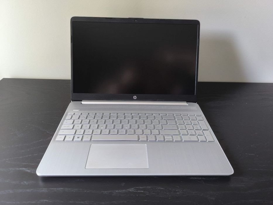 Portátil HP 15s-eq2061np Ryzen 7 5700U 12 GB