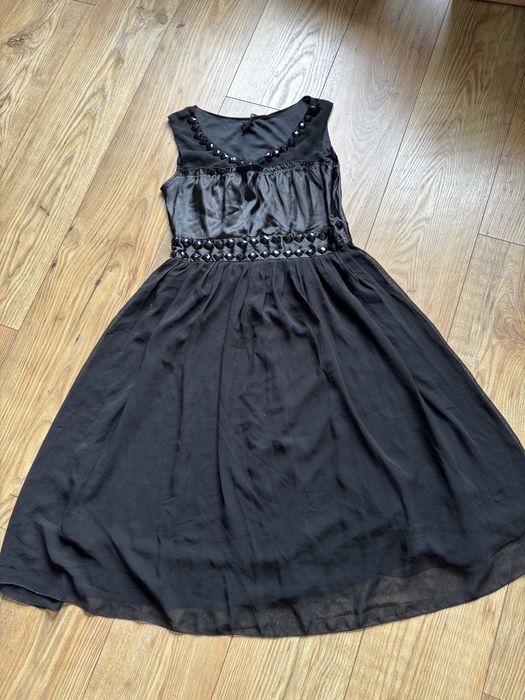 Czarna sukienka z koralikami rozm s