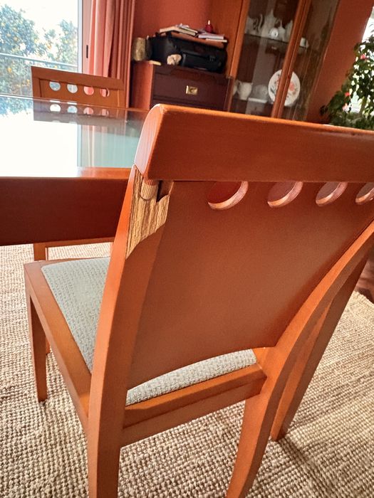 Mesa de Jantar Extensível 1,30m–2,60m + 4 Cadeiras | Madeira