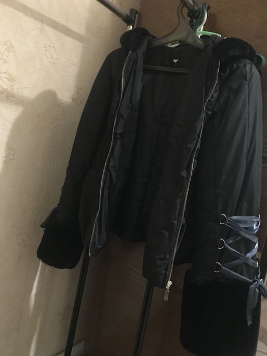 Коротка осіння куртка