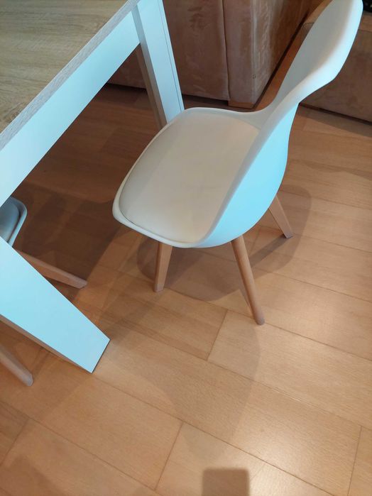 Mesa de jantar extensível com 4 cadeiras