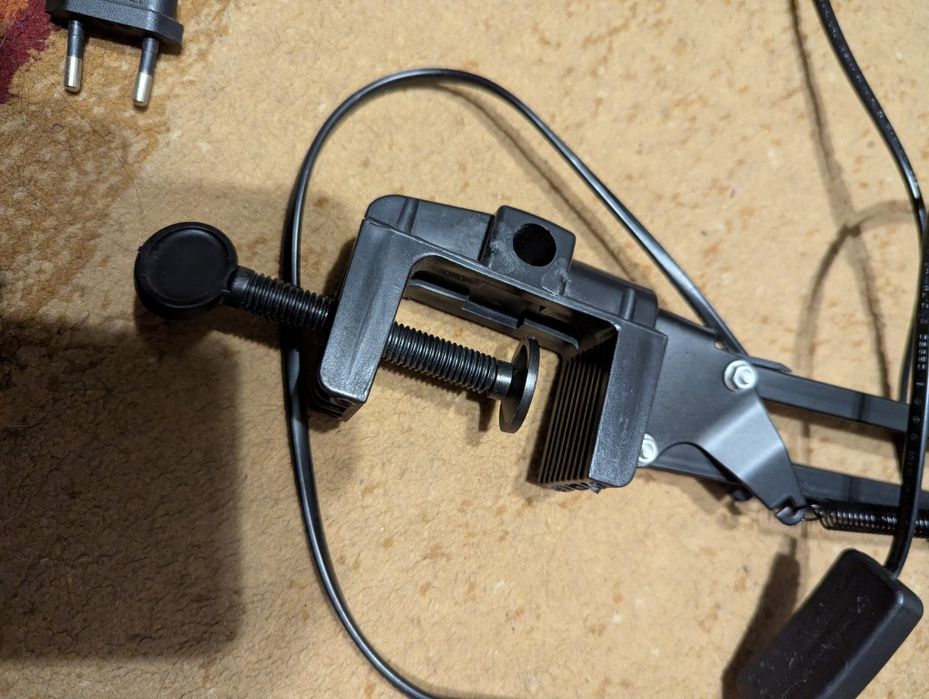 Настільна LED лампа з регулюванням по висоті/нахилу