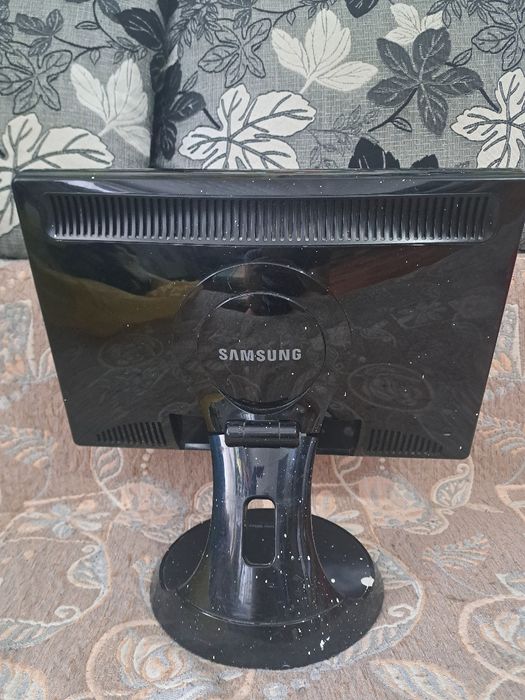 Moнитор Samsung 961BW