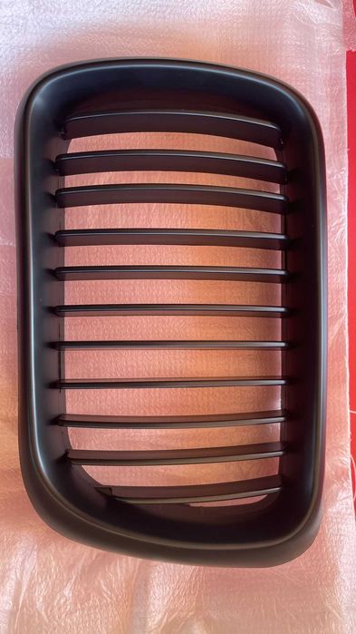 Grelhas frontais pretas e36 fase 2 (96-99)