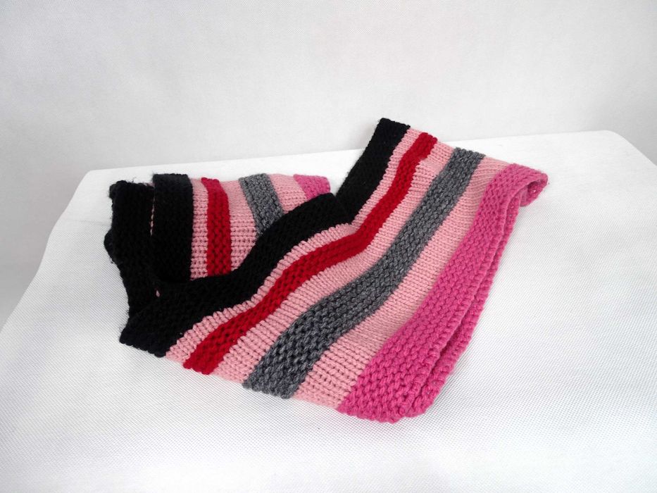 Cieplutki wełniany szalik Esprit