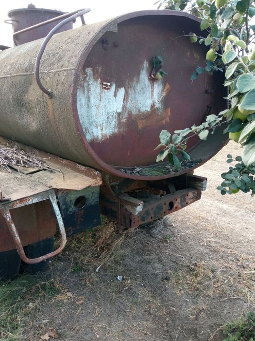 Цистерна одноосная ,прицепная- 4м³