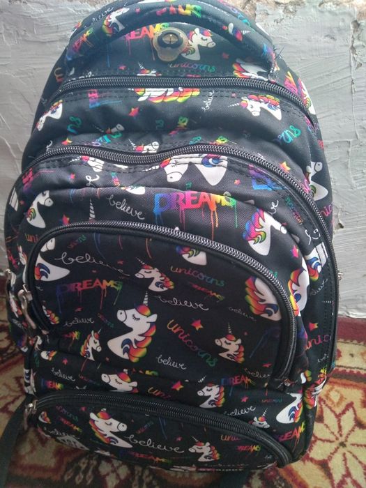 Plecak czarny w junikorny.
