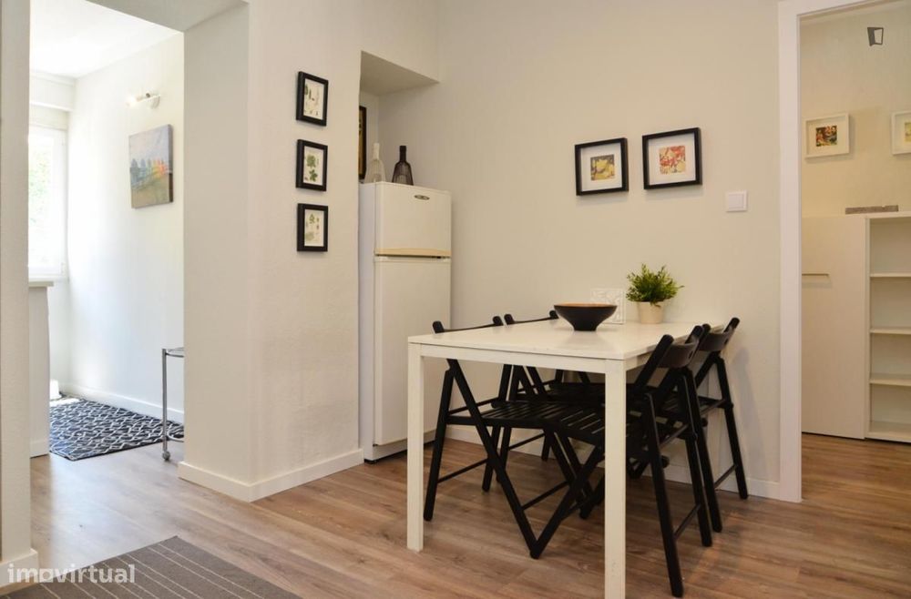 Apartamento com 3 quartos - localizado em Campolide Lisbon