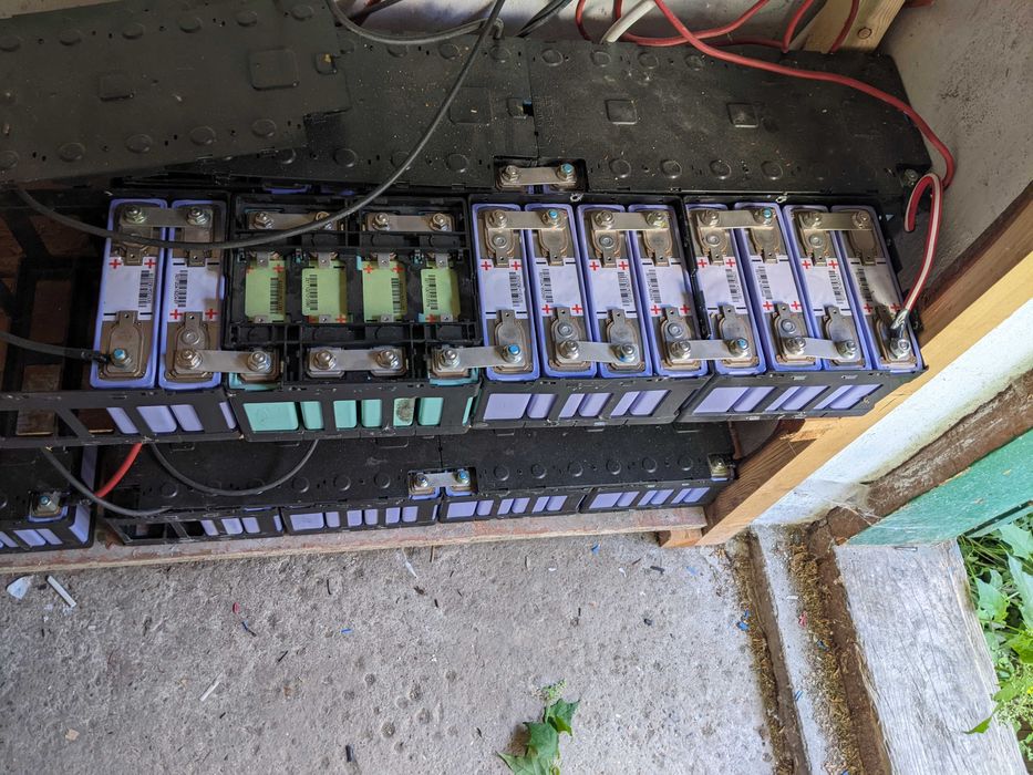 акумулятор YUASA LEV50 li-ion для гібридних інверторів