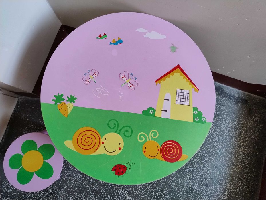 Stojak podstawka stołek, wieszak na ubrania drewniany plastikowy