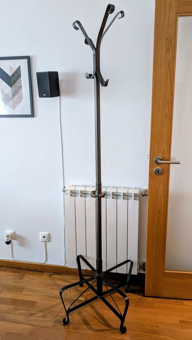 Bengaleiro preto em aço IKEA