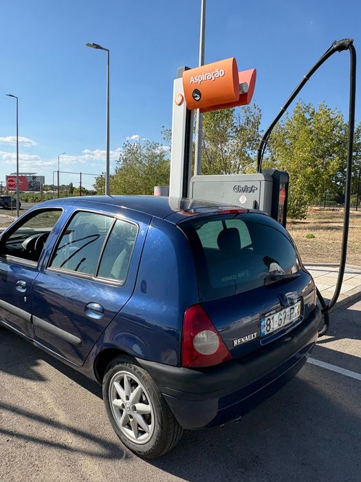 Carro renault clio