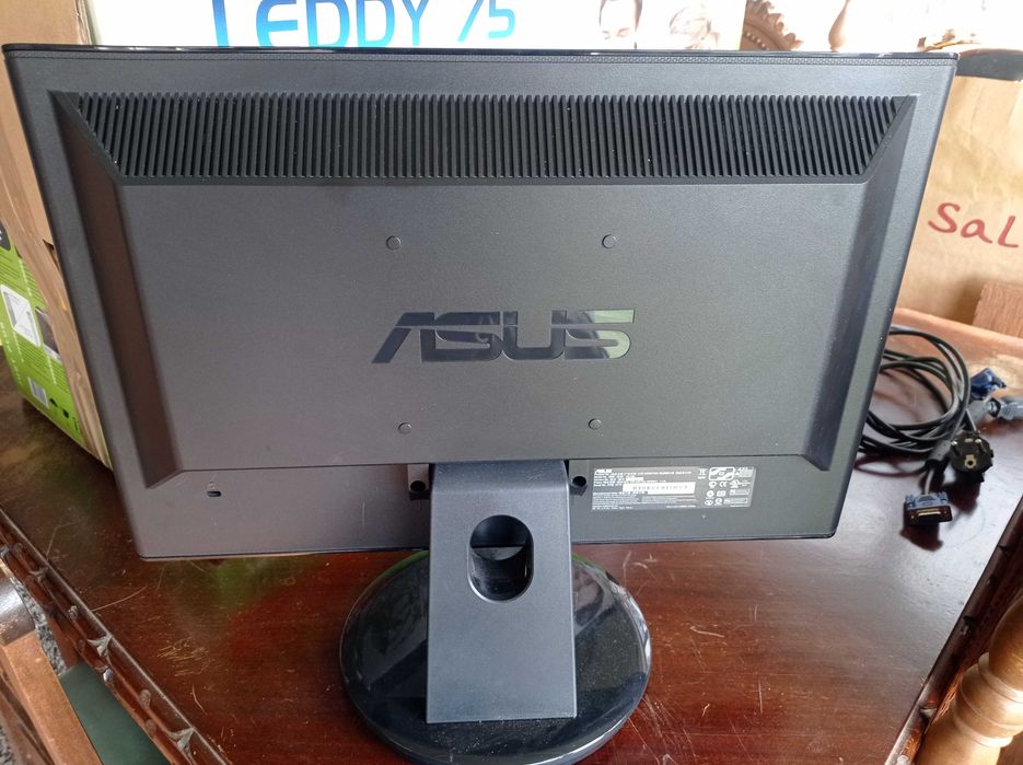 PC Monitor, Like New.64729497986050122