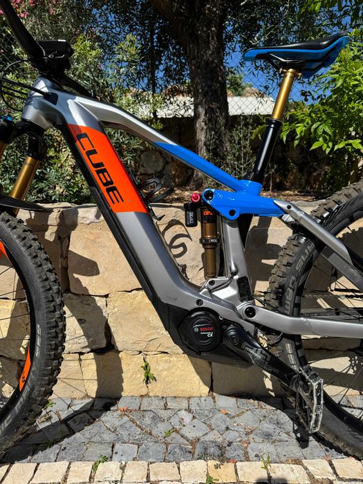Bicicleta CUBE Stereo HYB - em excelente estado e com pouco uso