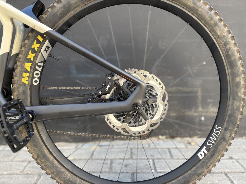 Mondraker Crafty Carbon R 2023 | Motor novo 114 km | Full upgrades