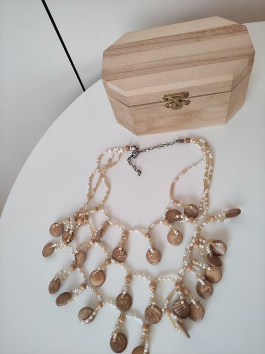 Kuferek drewniany na biżuterię+ naszyjnik