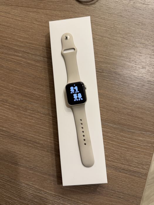 Apple watch se 2 40mm starlight sport band