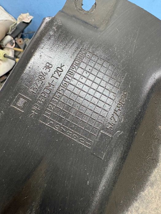 Opel Meriva a corsa d osłona silnika dolna prawa