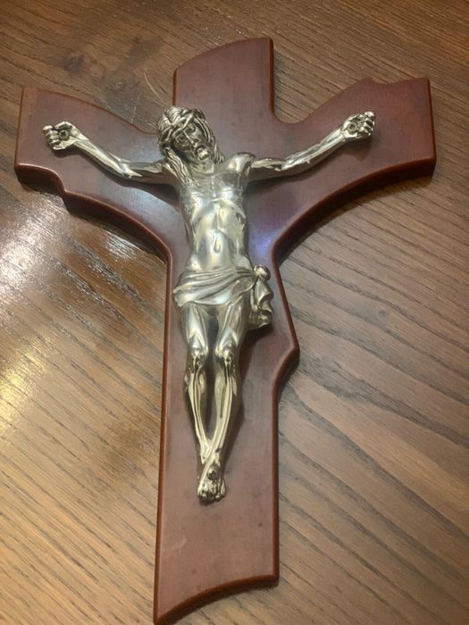 Cruz em madeira e Cristo em prata