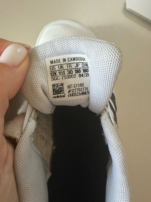Кросівки adidas, 30