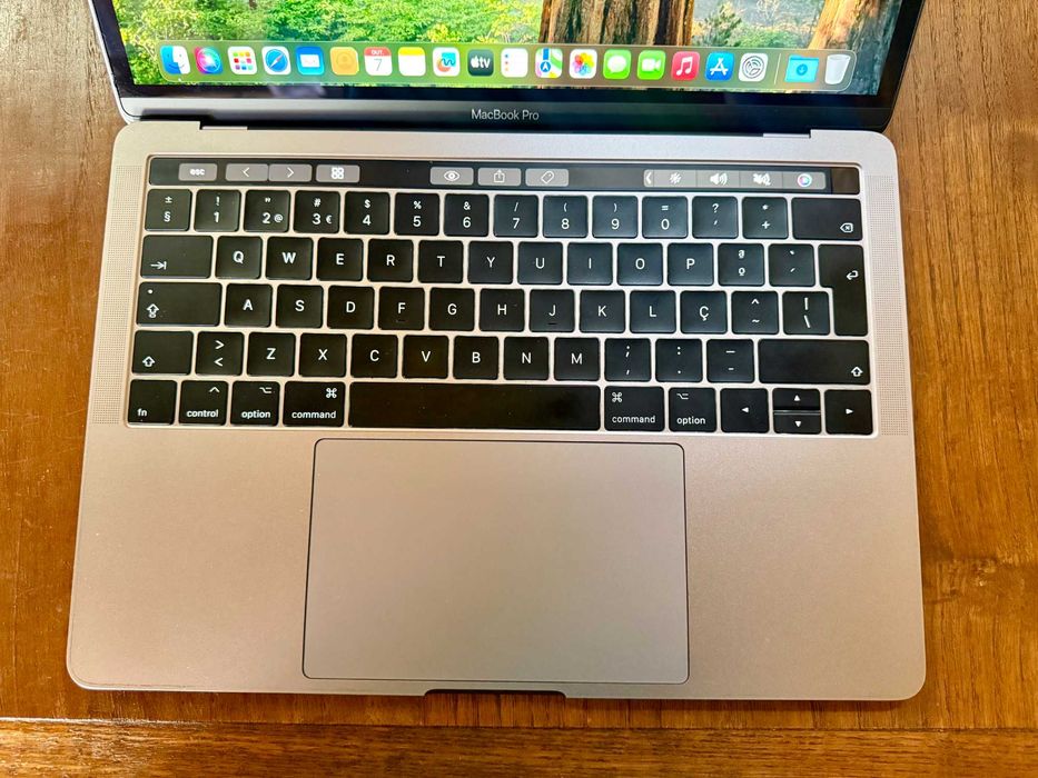 MacBook Pro 13" 2019423648992124610561