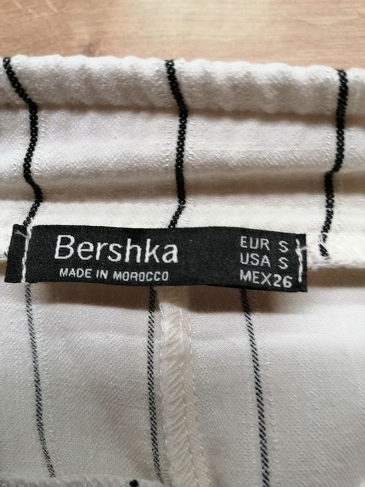 Spodnie kremowe w czarne paski Bershka S nowe