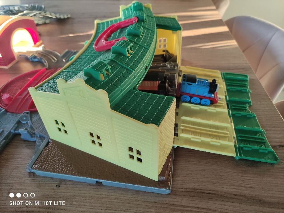 Zestaw Tomek i przyjaciele, Domkowo i dźwig Karolek