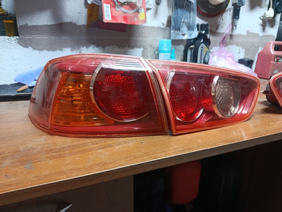 Зандние фанари Ланцер 10