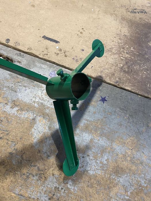 Металева підставка  під ялинку